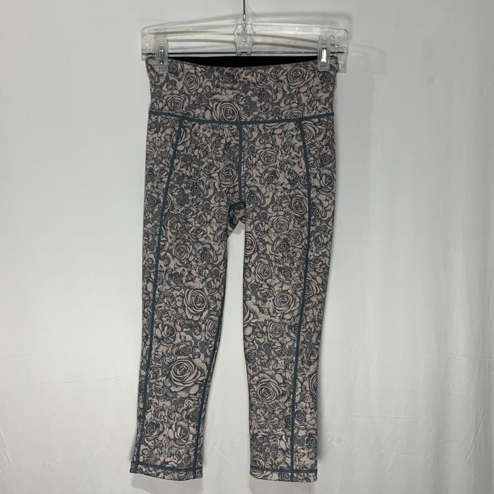 SWEATTY Betty reversible floral/solid black leggings women’s